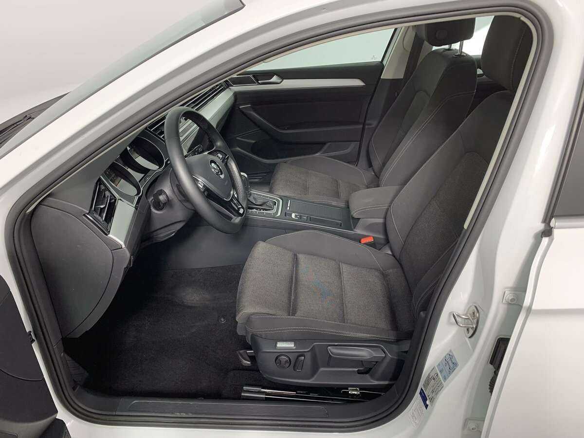 Купить Volkswagen Passat с пробегом. Фото: #13