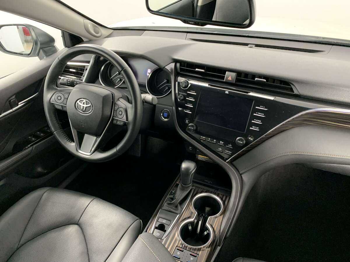 Купить Toyota Camry с пробегом. Фото: #8