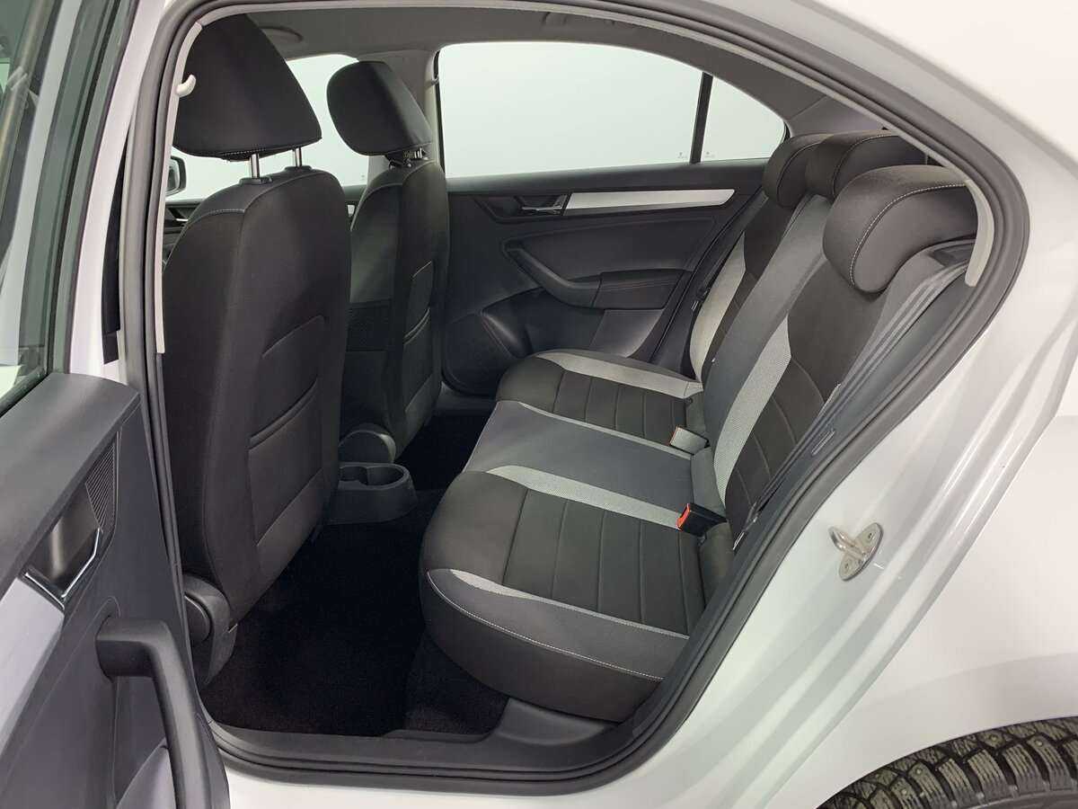 Купить Skoda Rapid с пробегом. Фото: #9