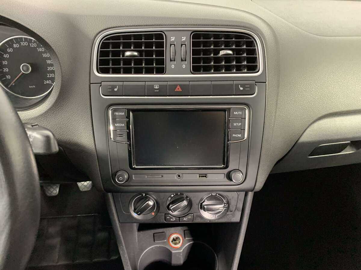 Купить Volkswagen Polo с пробегом. Фото: #12