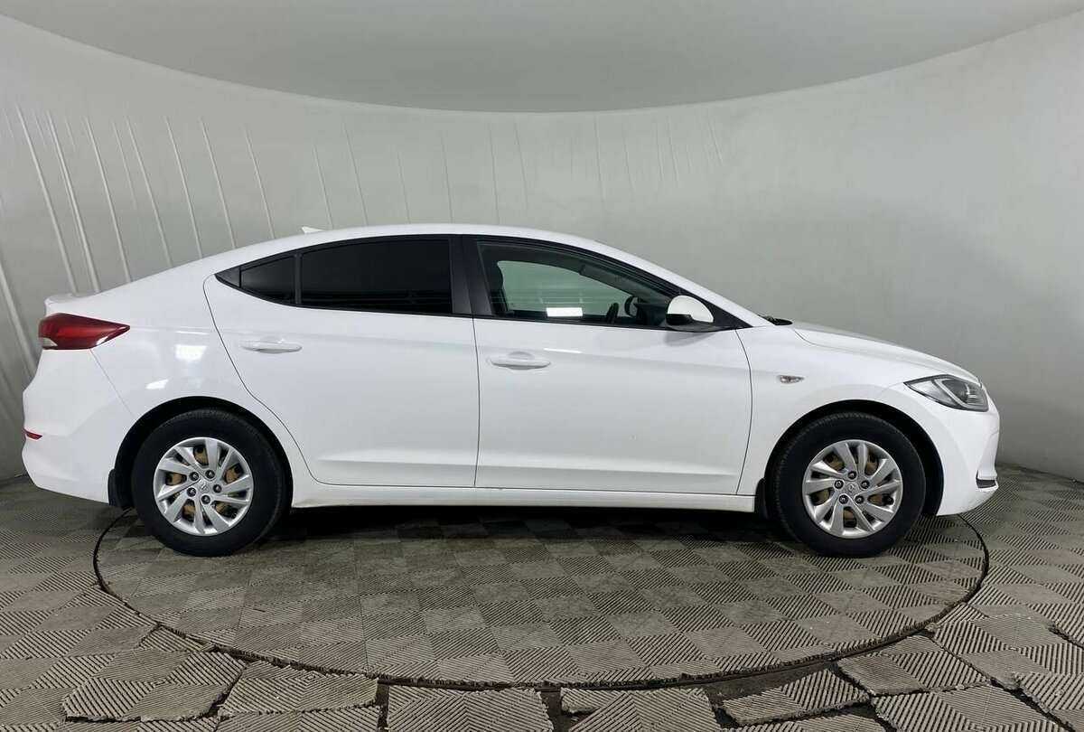 Купить Hyundai Elantra с пробегом. Фото: #3