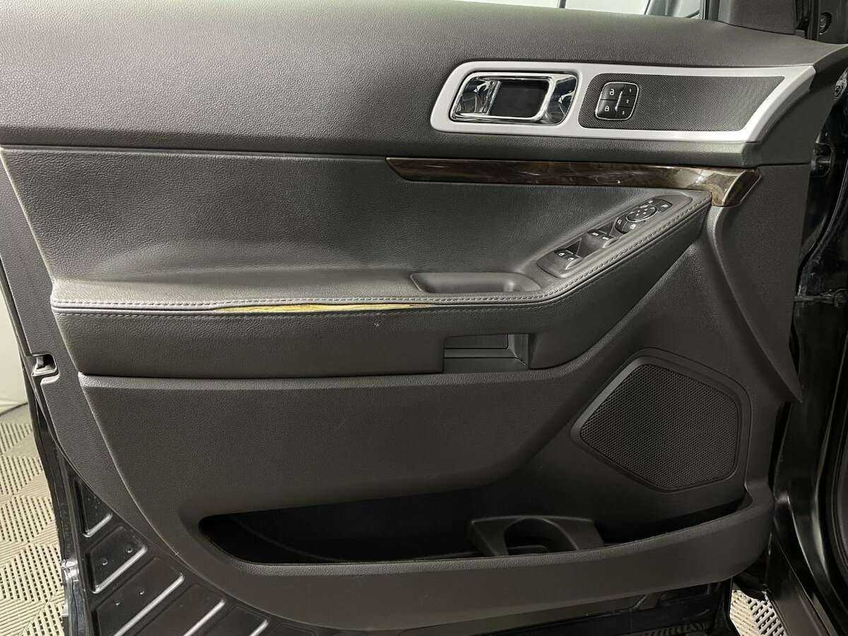 Купить Ford Explorer с пробегом. Фото: #7