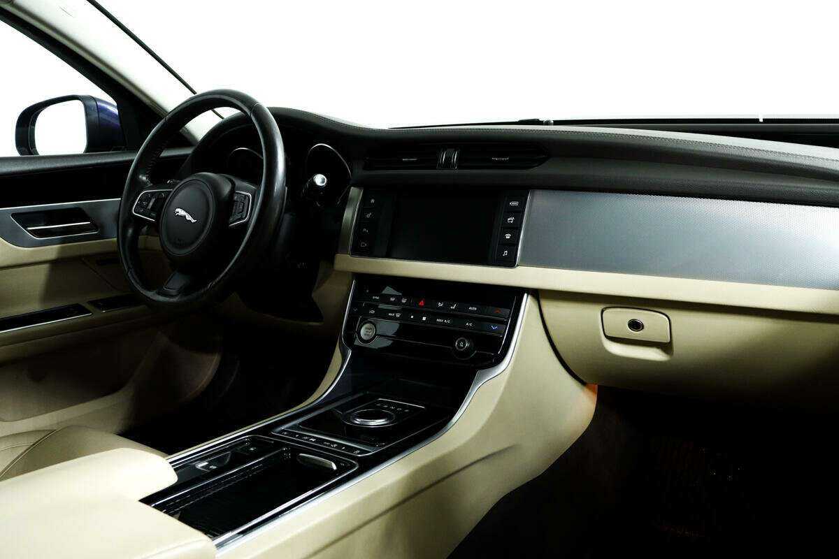 Купить Jaguar XF с пробегом. Фото: #8