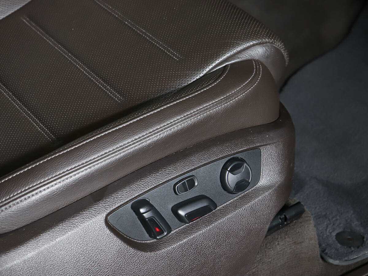 Купить Volkswagen Touareg с пробегом. Фото: #15