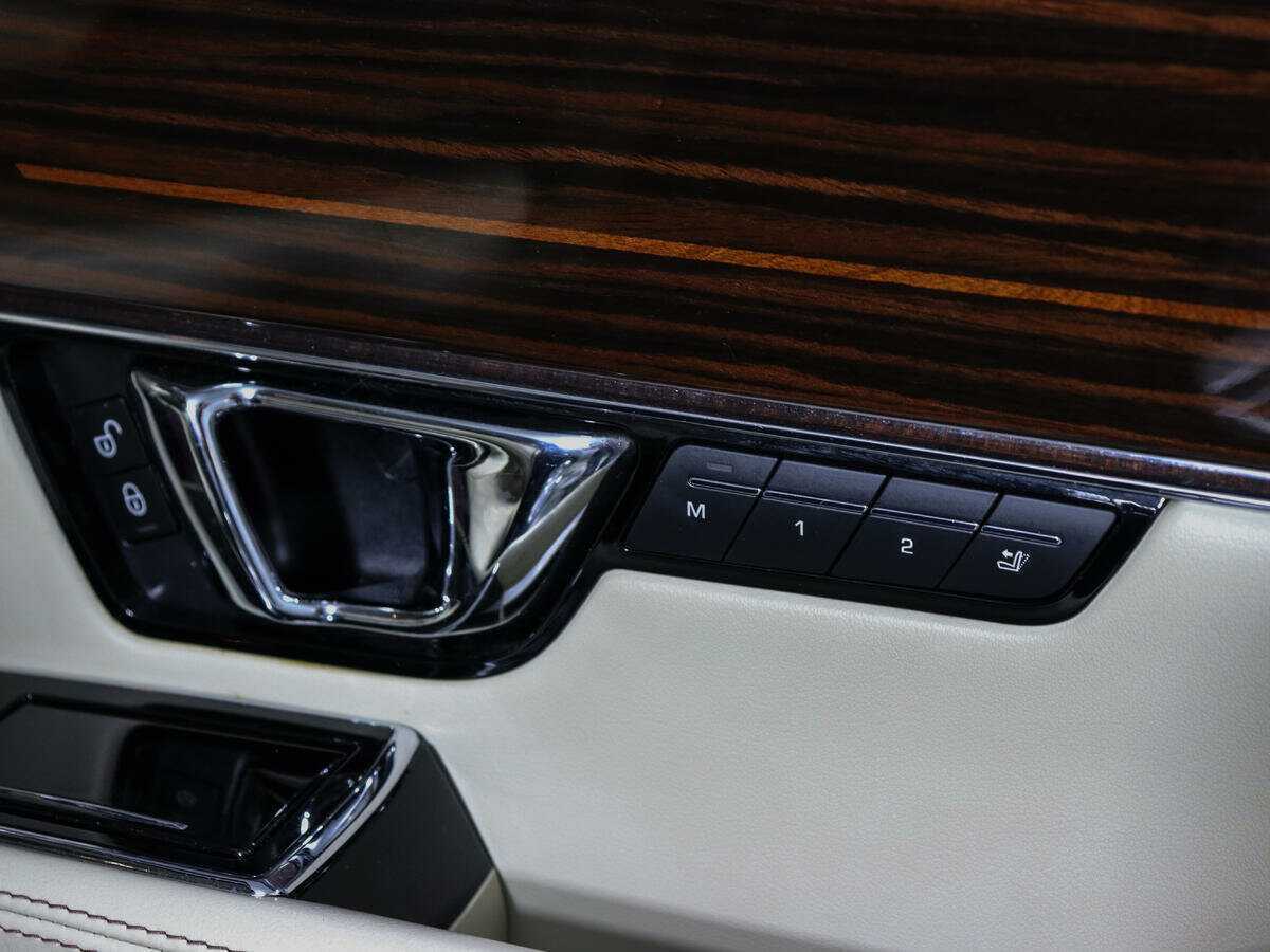 Купить Jaguar XJ с пробегом. Фото: #19