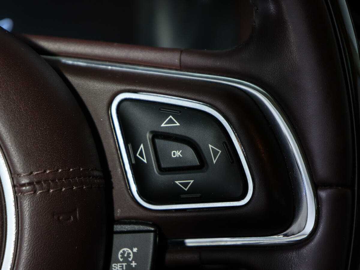 Купить Jaguar XJ с пробегом. Фото: #30