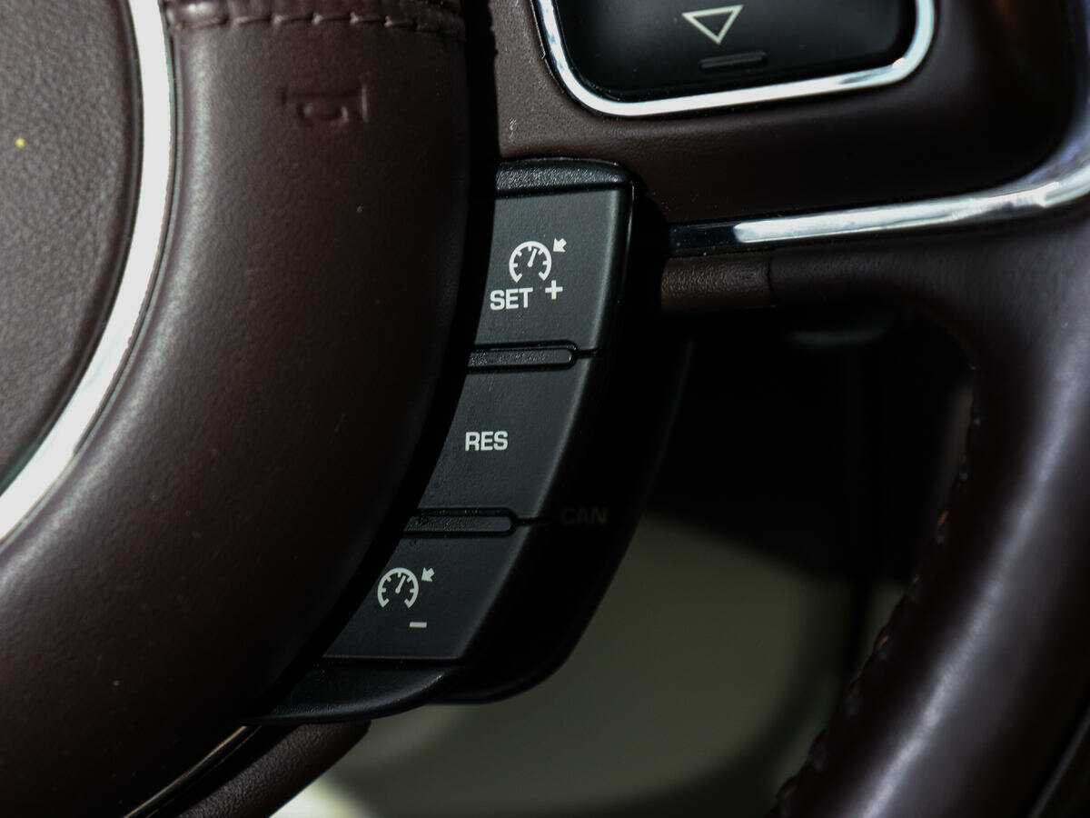 Купить Jaguar XJ с пробегом. Фото: #33