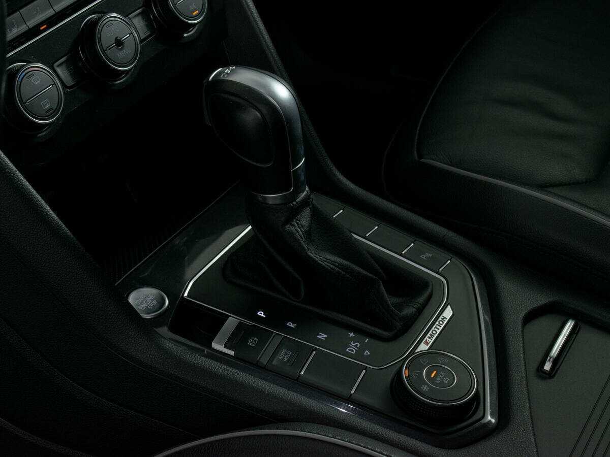 Купить Volkswagen Tiguan с пробегом. Фото: #17