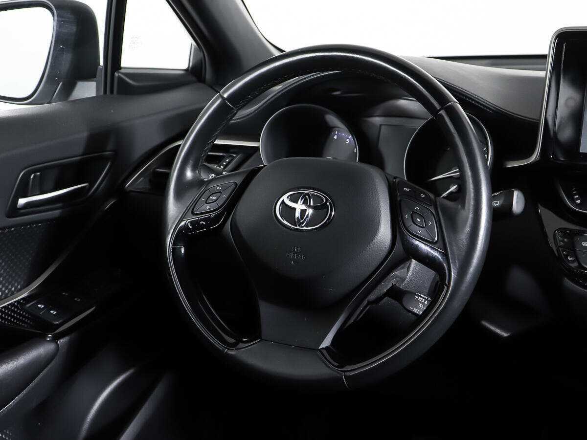 Купить Toyota C-HR с пробегом. Фото: #14
