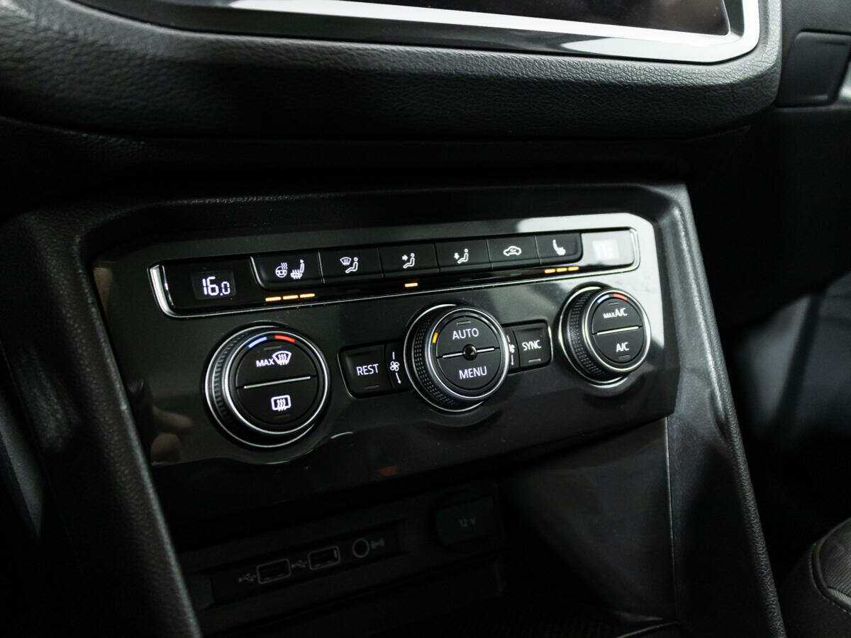 Купить Volkswagen Tiguan с пробегом. Фото: #15