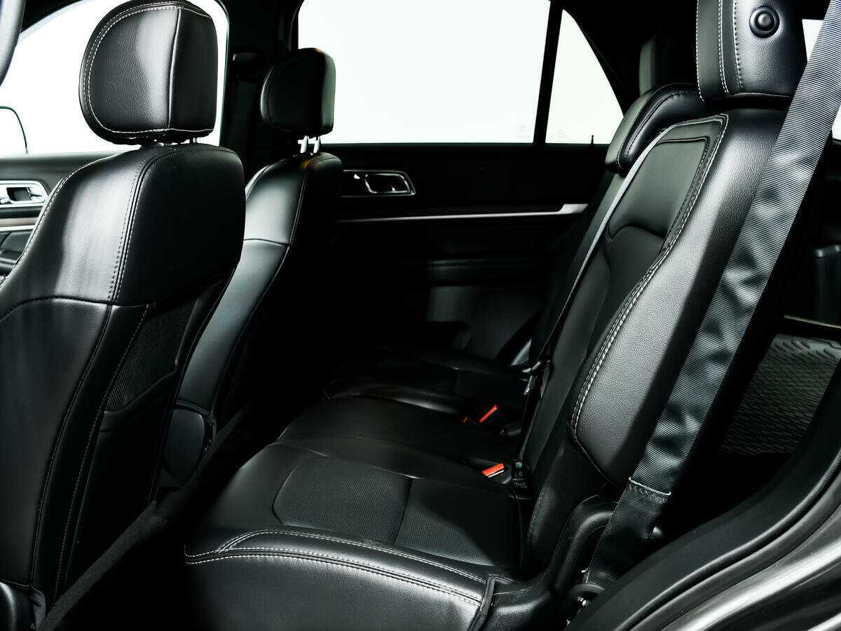 Купить Ford Explorer с пробегом. Фото: #9