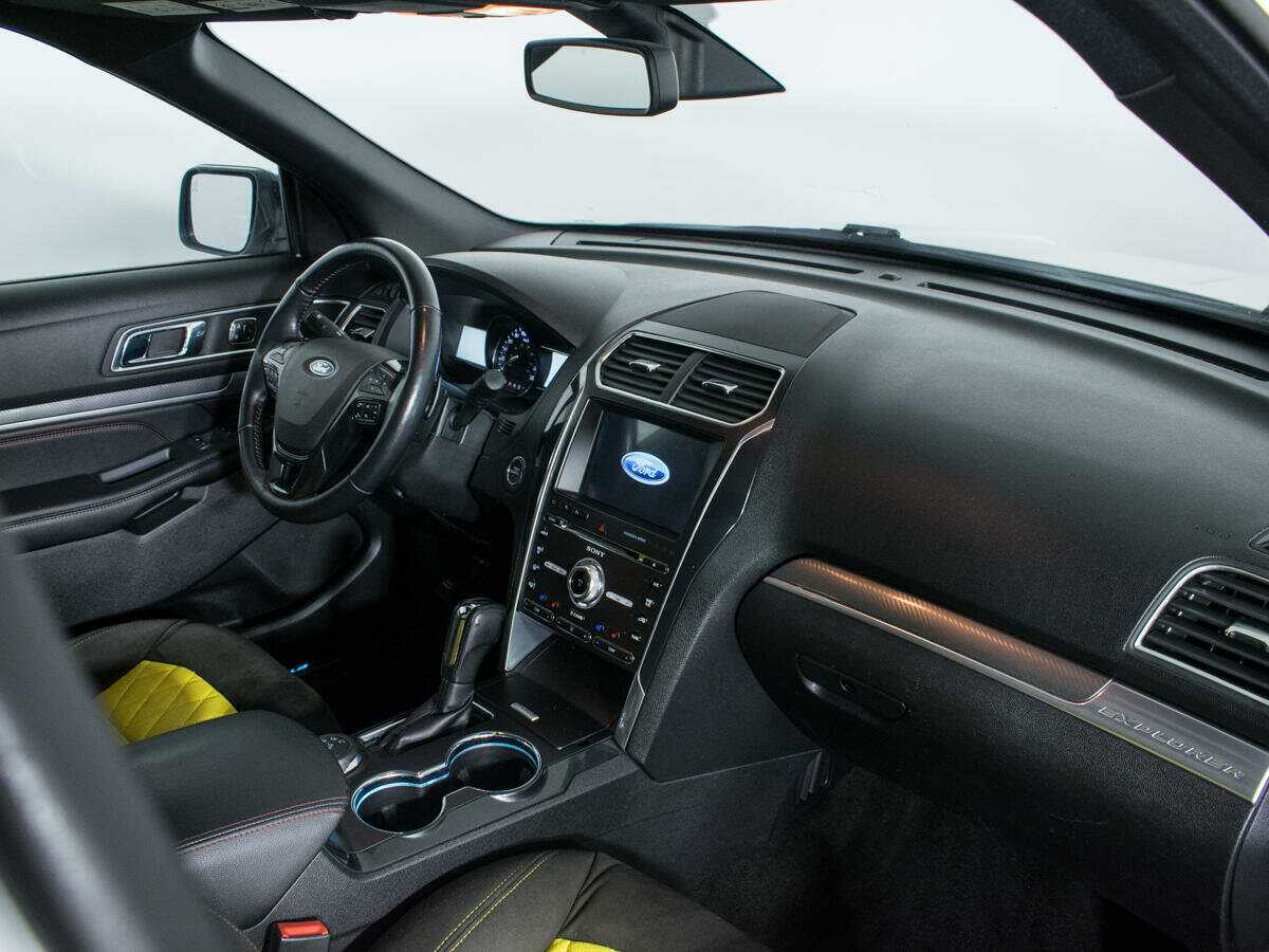 Купить Ford Explorer с пробегом. Фото: #5