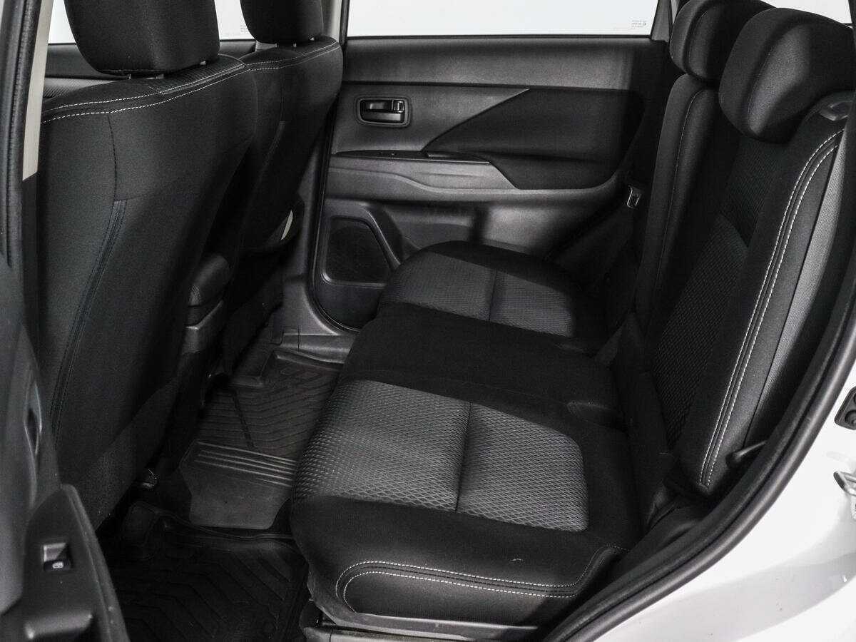 Купить Mitsubishi Outlander с пробегом. Фото: #9