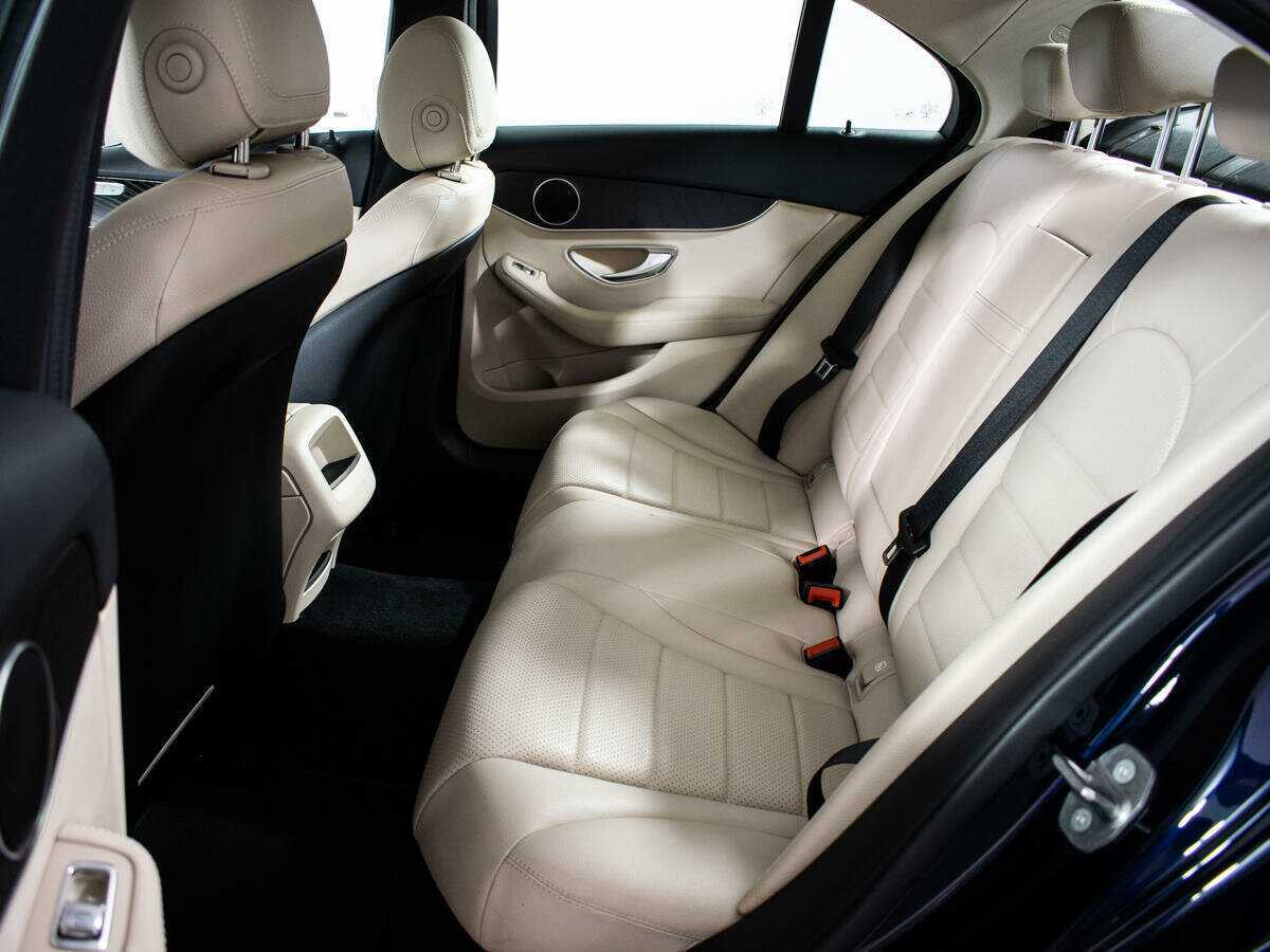 Купить Mercedes-Benz C-Класс с пробегом. Фото: #9