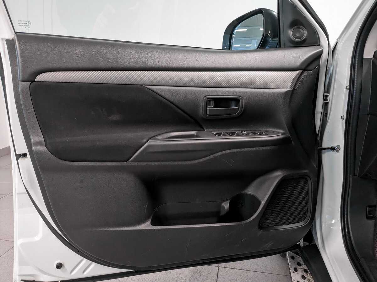 Купить Mitsubishi Outlander с пробегом. Фото: #15