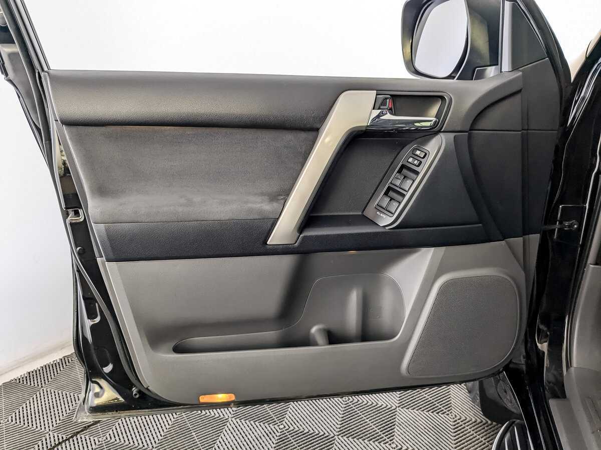 Купить Toyota Land Cruiser Prado с пробегом. Фото: #14