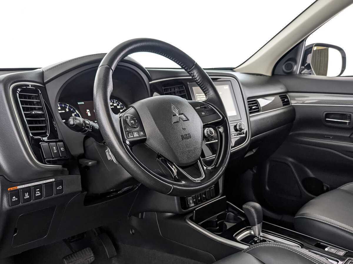 Купить Mitsubishi Outlander с пробегом. Фото: #10