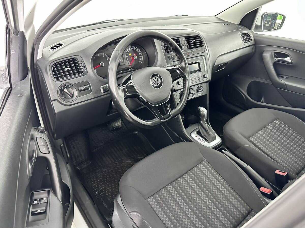 Купить Volkswagen Polo с пробегом. Фото: #6