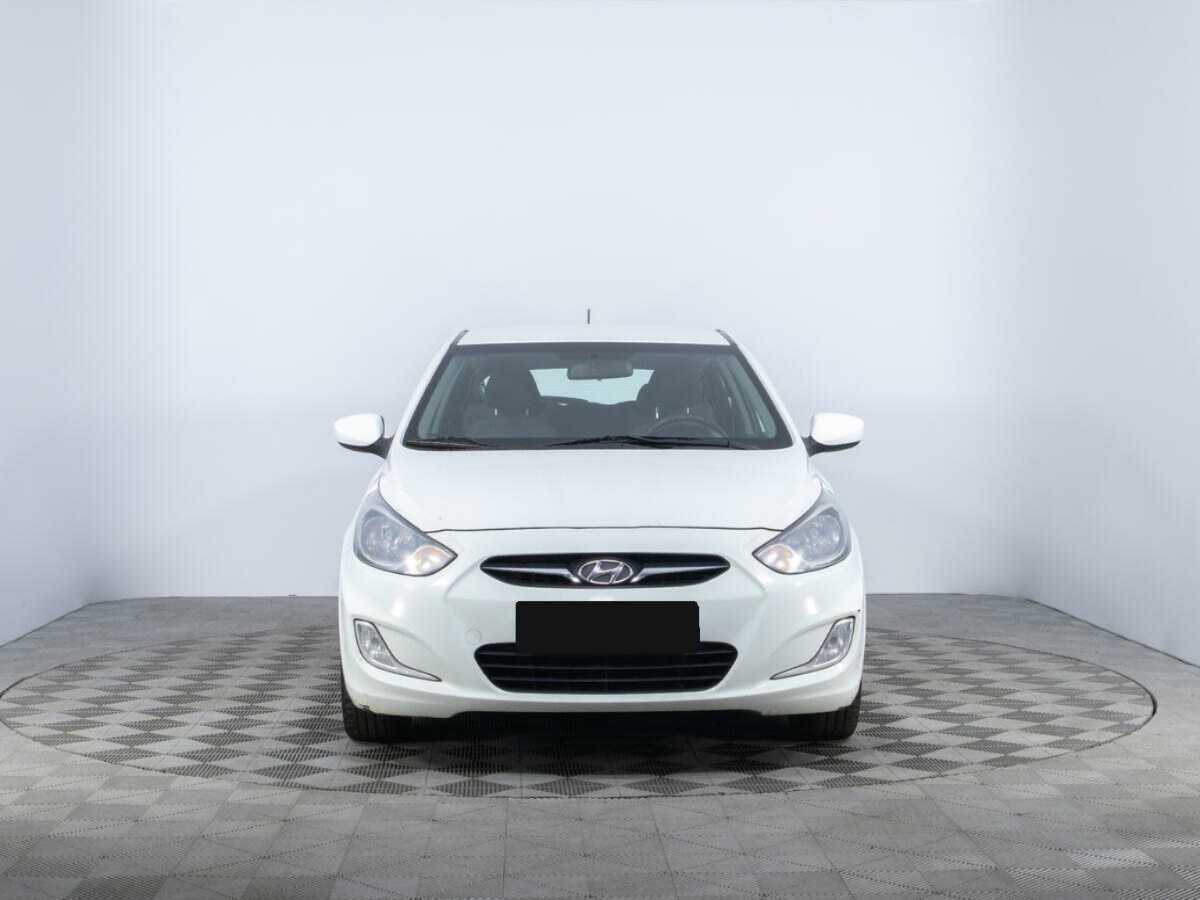 Купить Hyundai Solaris с пробегом. Фото: #1