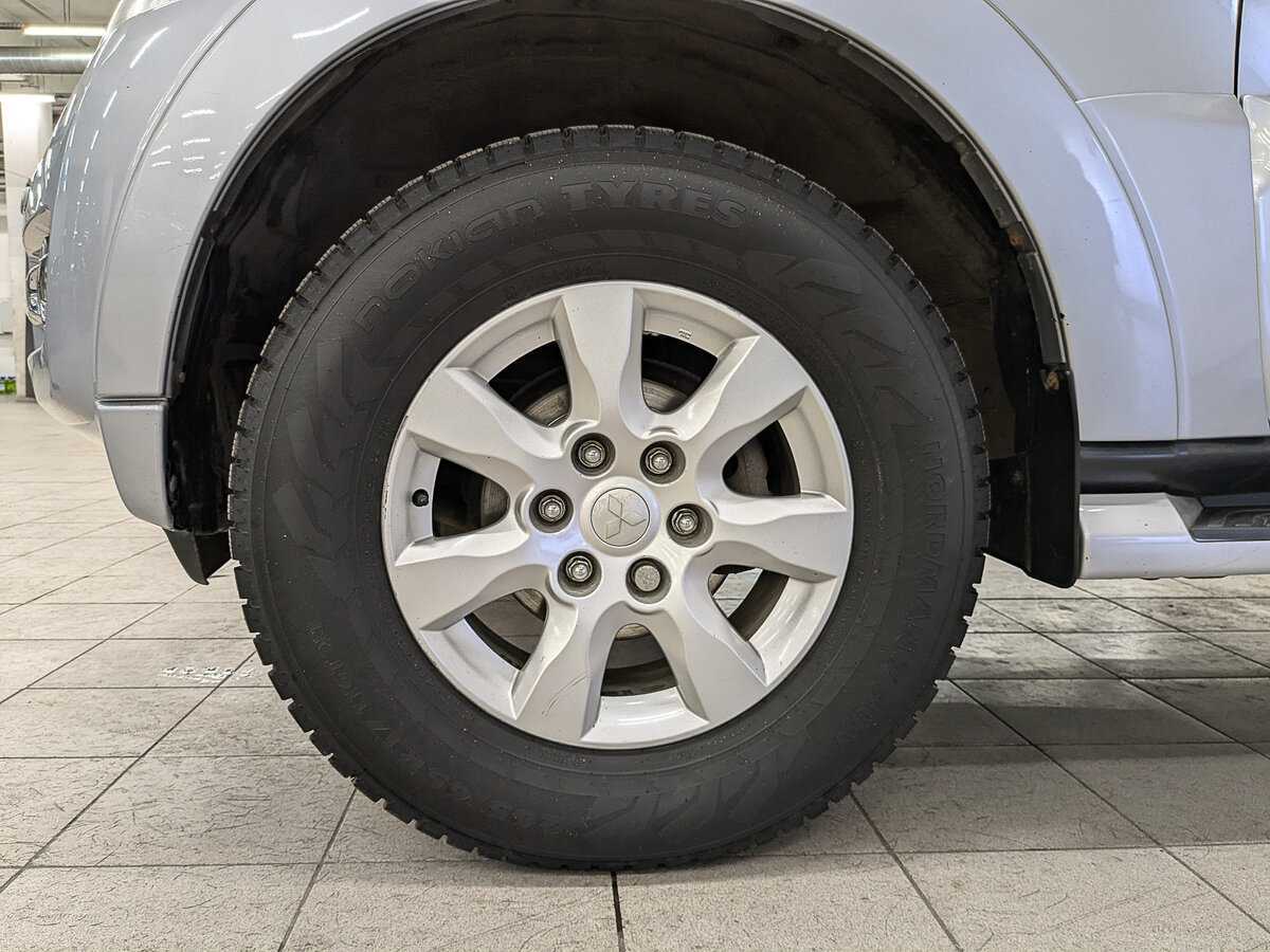 Купить Mitsubishi Pajero с пробегом. Фото: #11