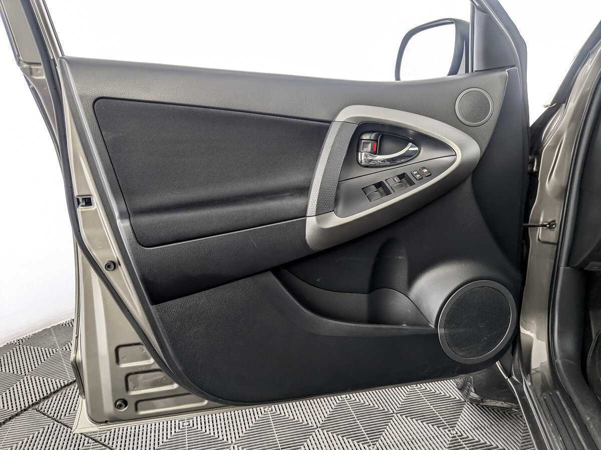 Купить Toyota RAV4 с пробегом. Фото: #18