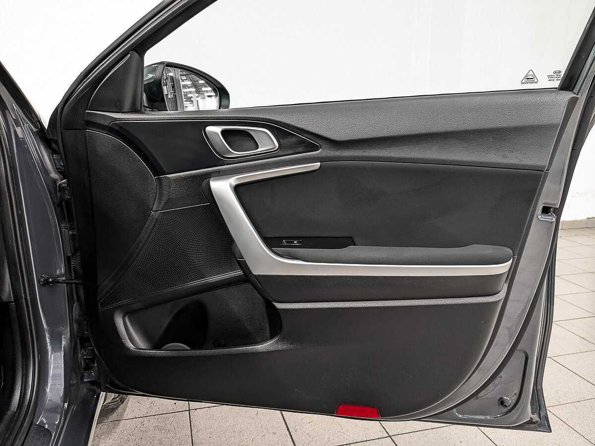 Купить Kia Ceed с пробегом. Фото: #24
