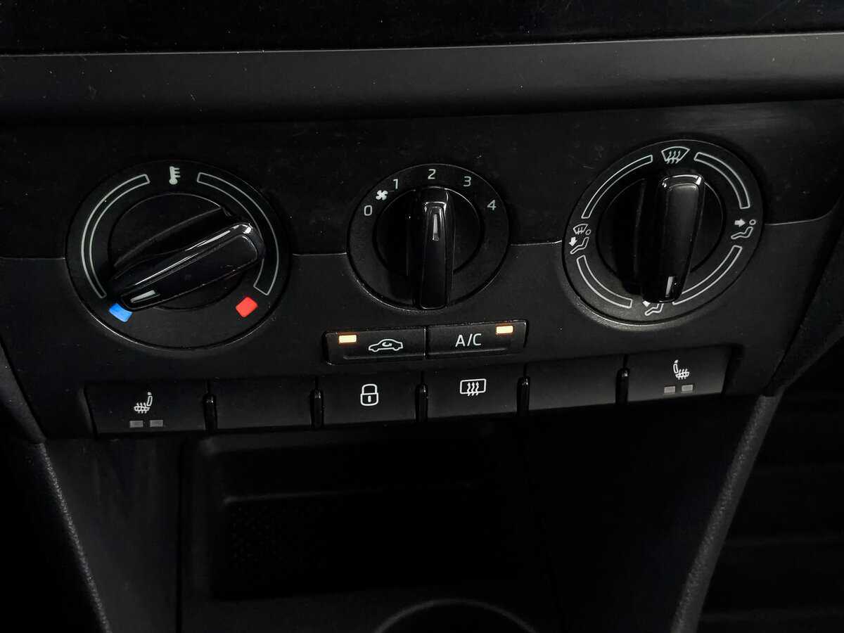 Купить Skoda Rapid с пробегом. Фото: #19
