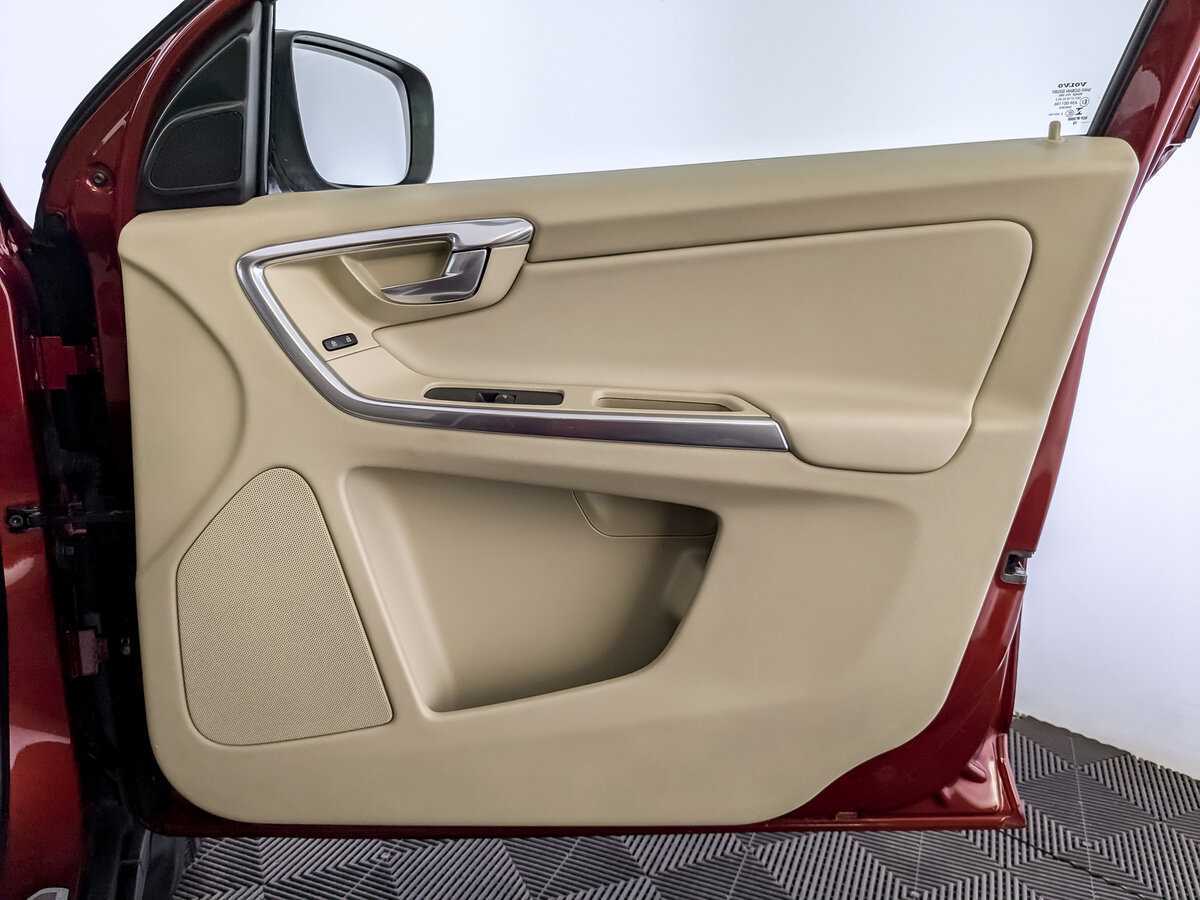 Купить Volvo XC60 с пробегом. Фото: #23