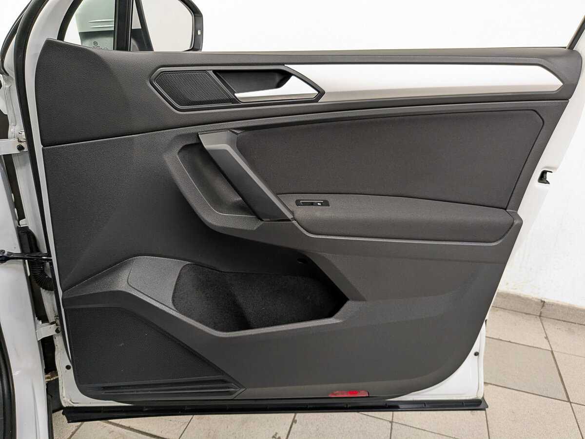 Купить Volkswagen Tiguan с пробегом. Фото: #24