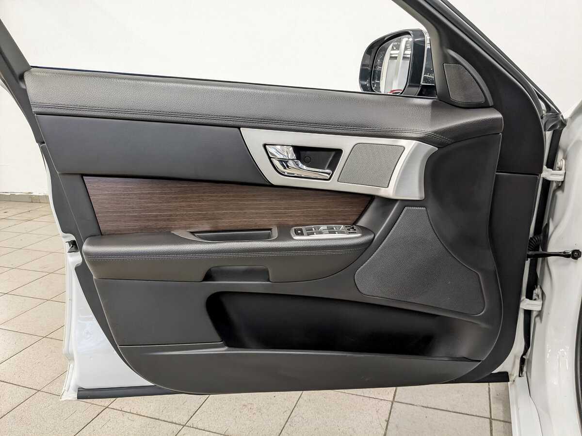 Купить Jaguar XF с пробегом. Фото: #18