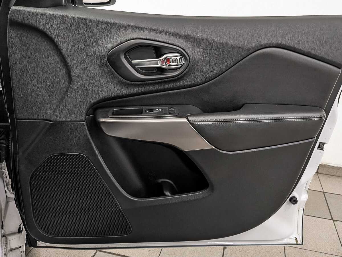 Купить Jeep Cherokee с пробегом. Фото: #22