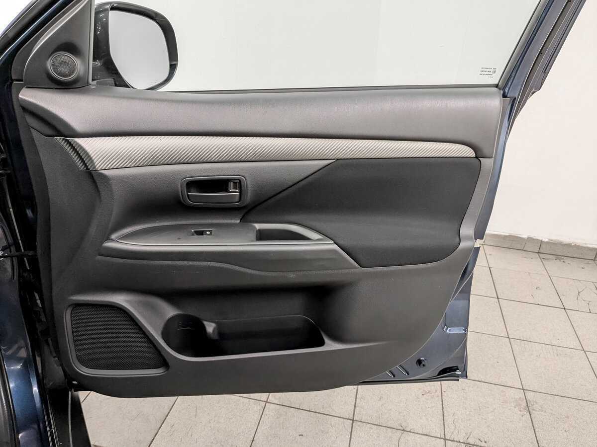 Купить Mitsubishi Outlander с пробегом. Фото: #23