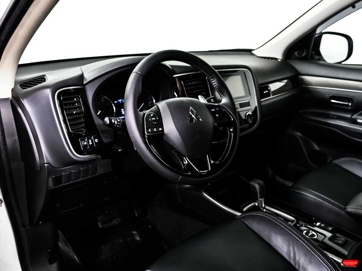 Купить Mitsubishi Outlander с пробегом. Фото: #11