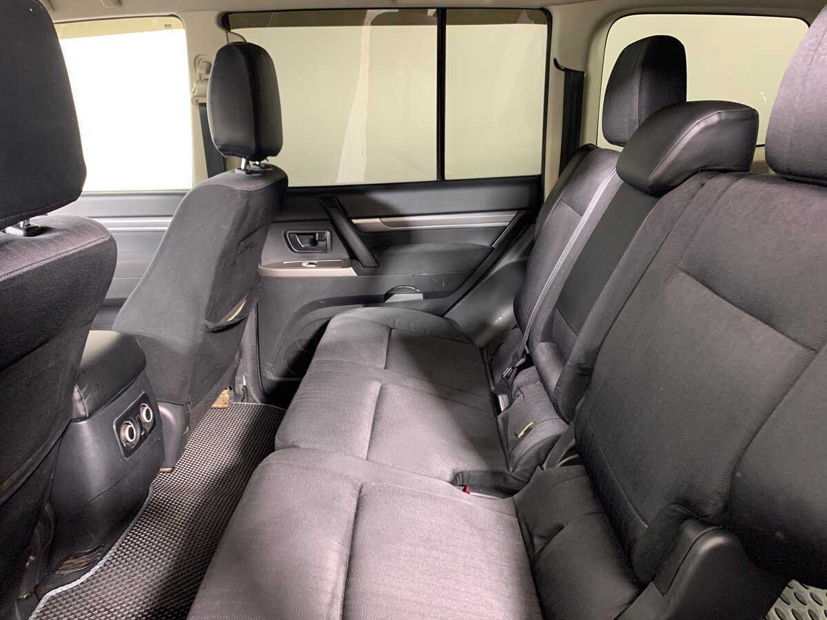 Купить Mitsubishi Pajero с пробегом. Фото: #18