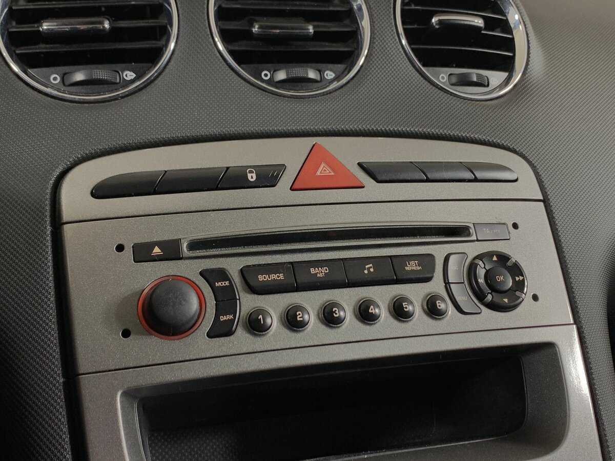 Купить Peugeot 308 с пробегом. Фото: #15