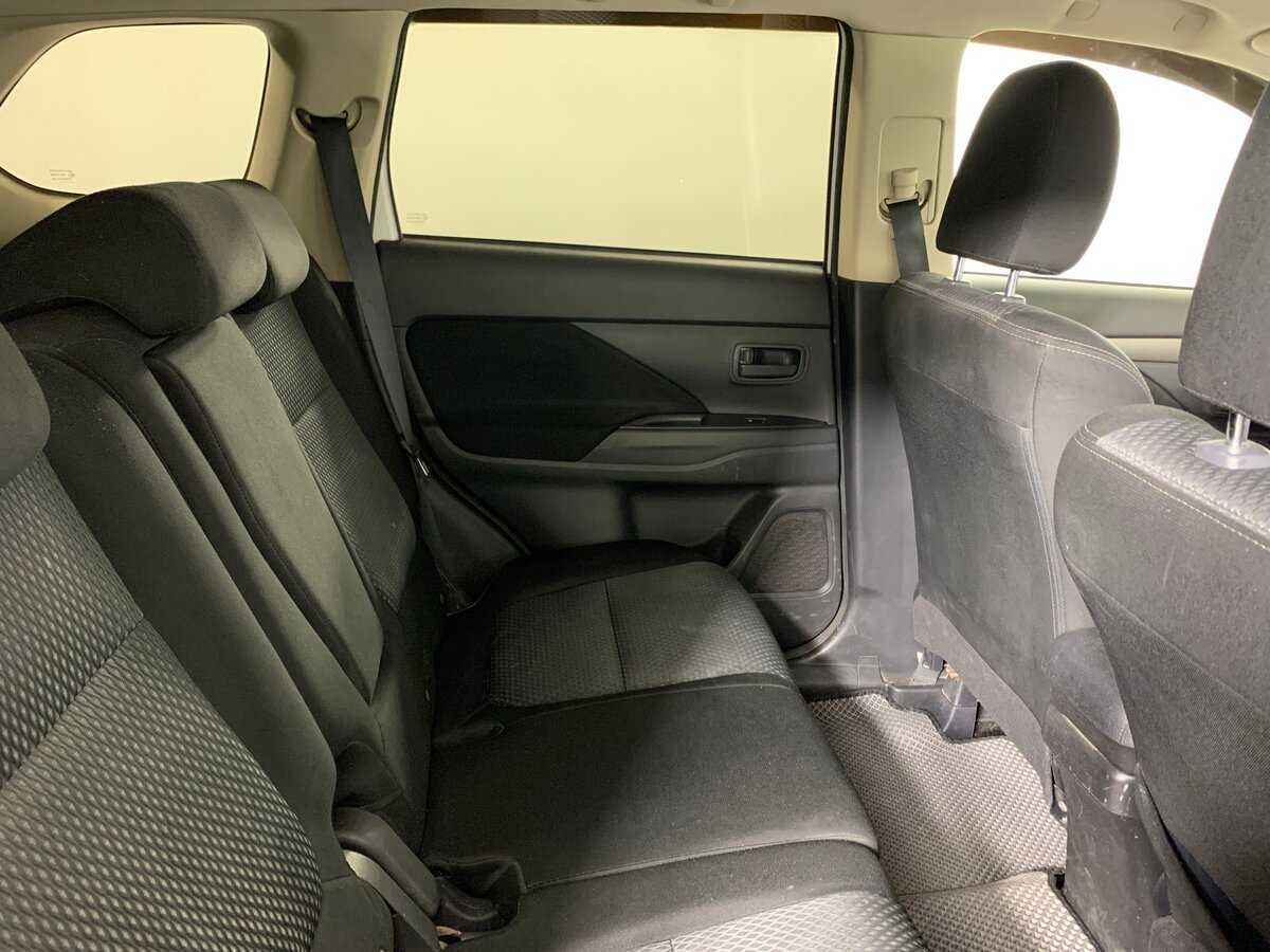 Купить Mitsubishi Outlander с пробегом. Фото: #17