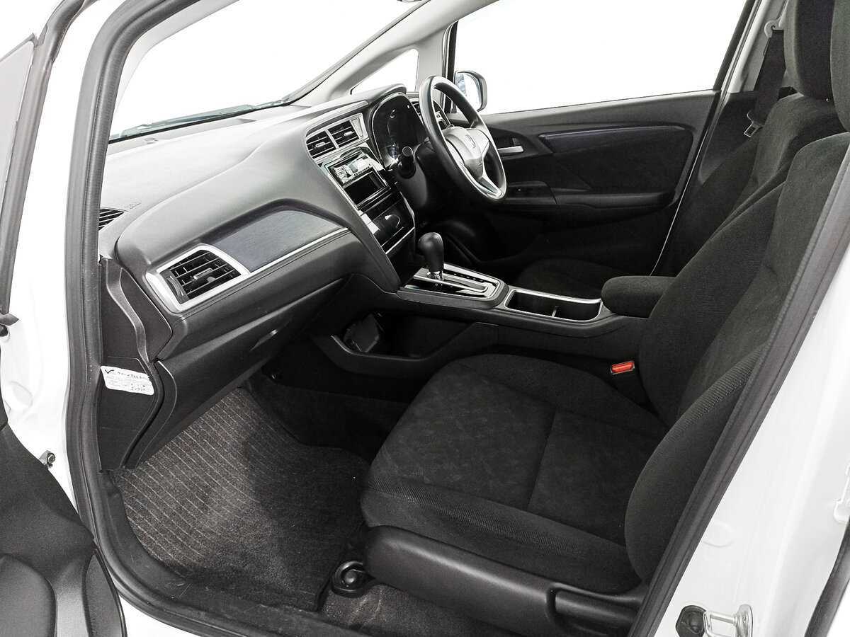 Купить Honda Shuttle с пробегом. Фото: #10