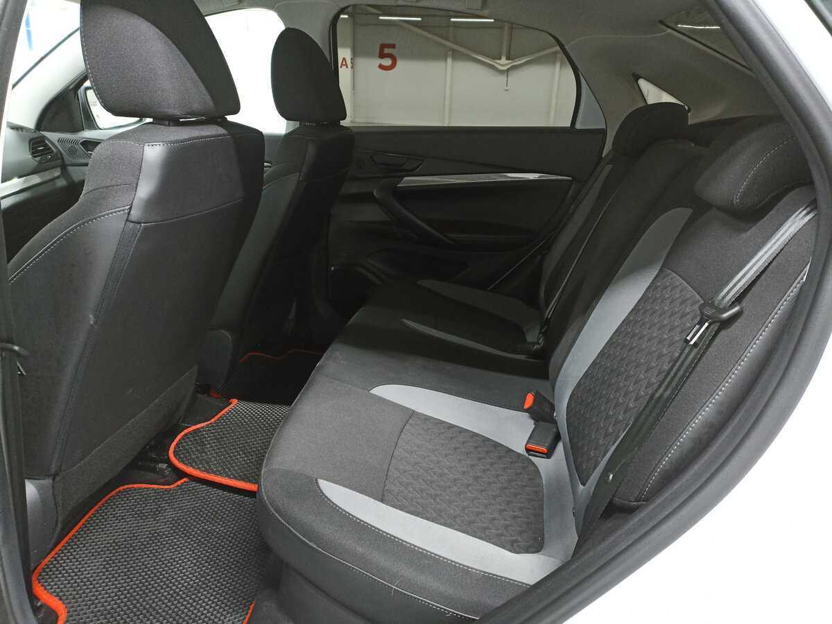 Купить Lada (ВАЗ) Vesta с пробегом. Фото: #11