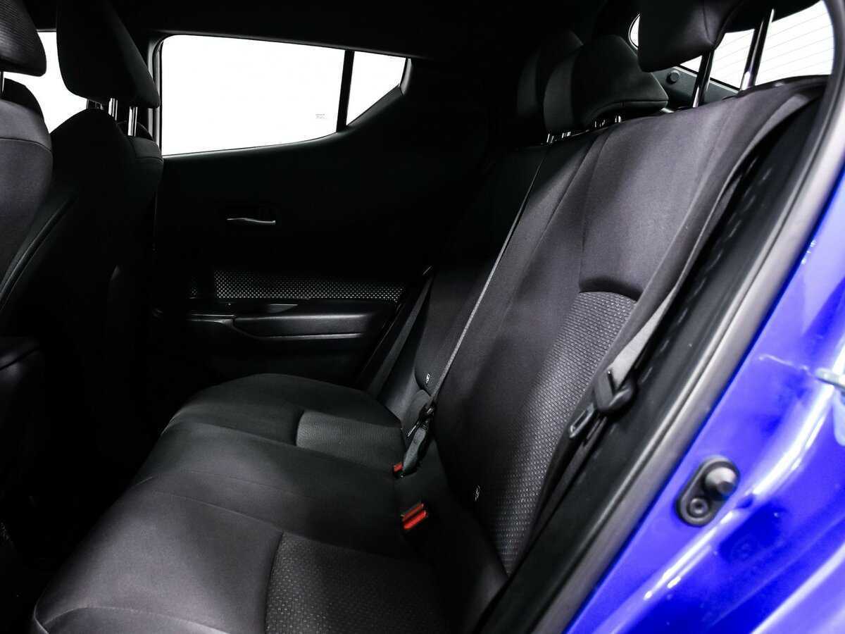 Купить Toyota C-HR с пробегом. Фото: #11