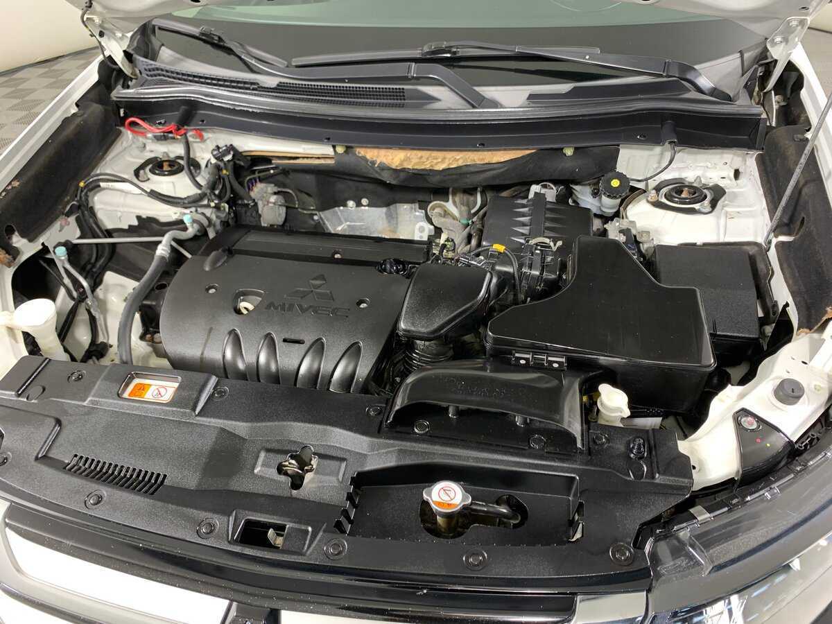 Купить Mitsubishi Outlander с пробегом. Фото: #10