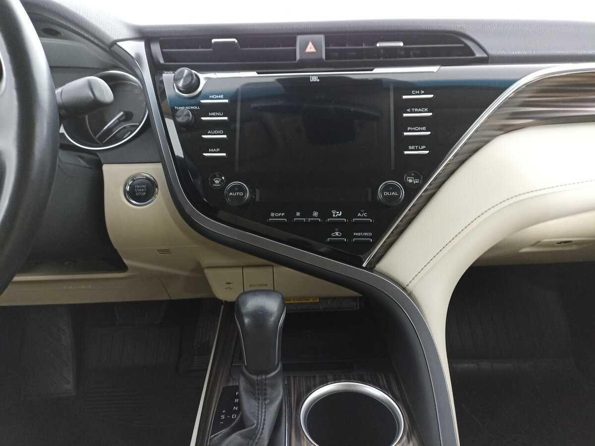 Купить Toyota Camry с пробегом. Фото: #14