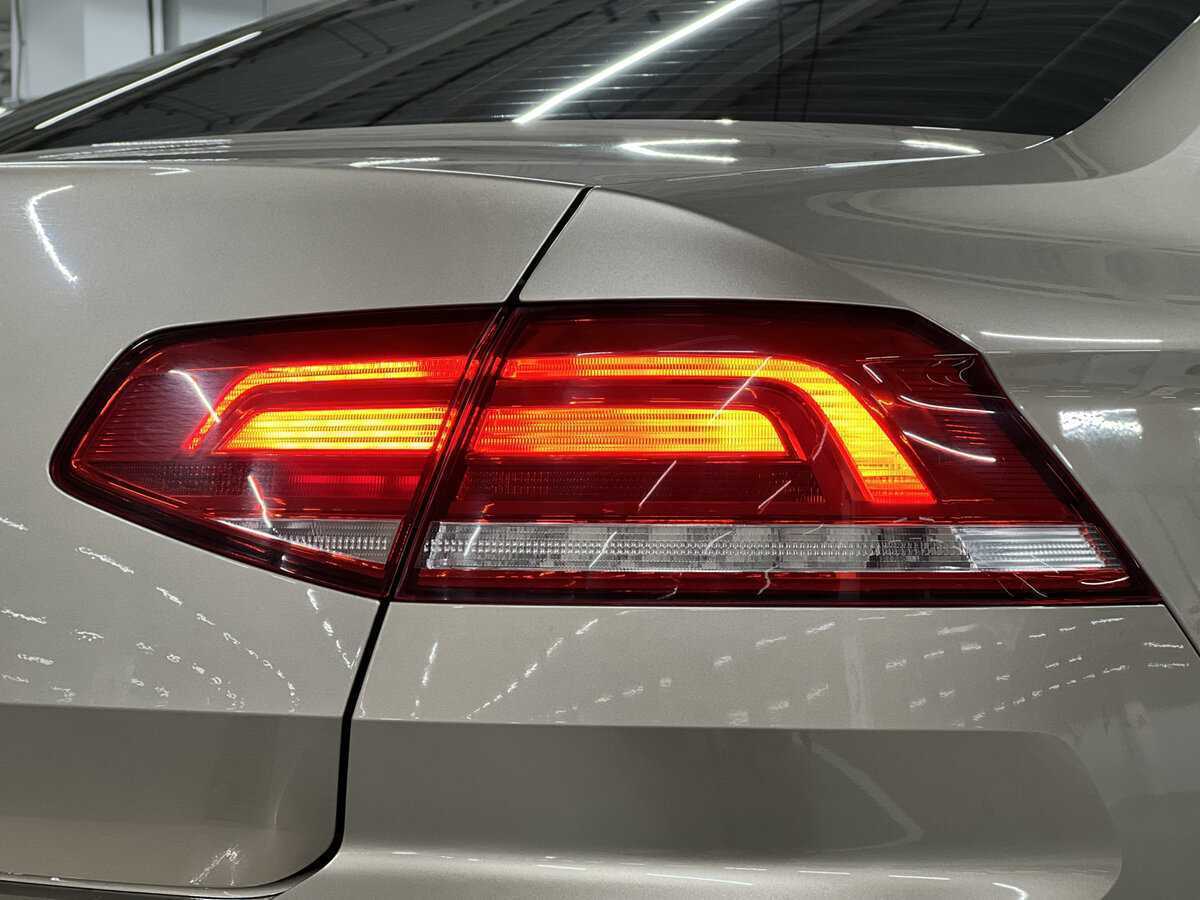 Купить Volkswagen Passat с пробегом. Фото: #8