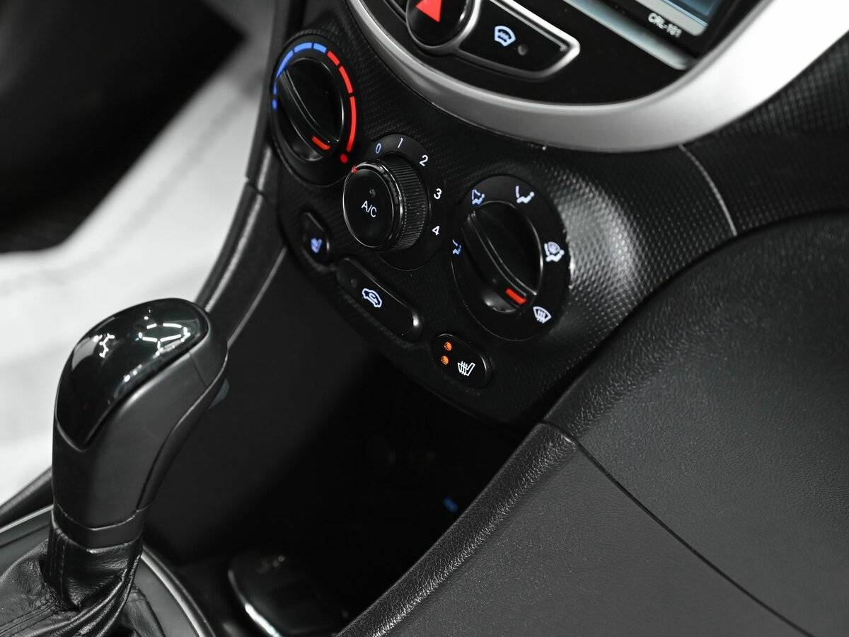 Купить Hyundai Solaris с пробегом. Фото: #11