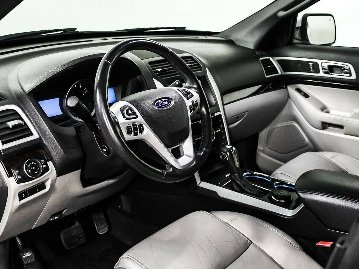 Купить Ford Explorer с пробегом. Фото: #11
