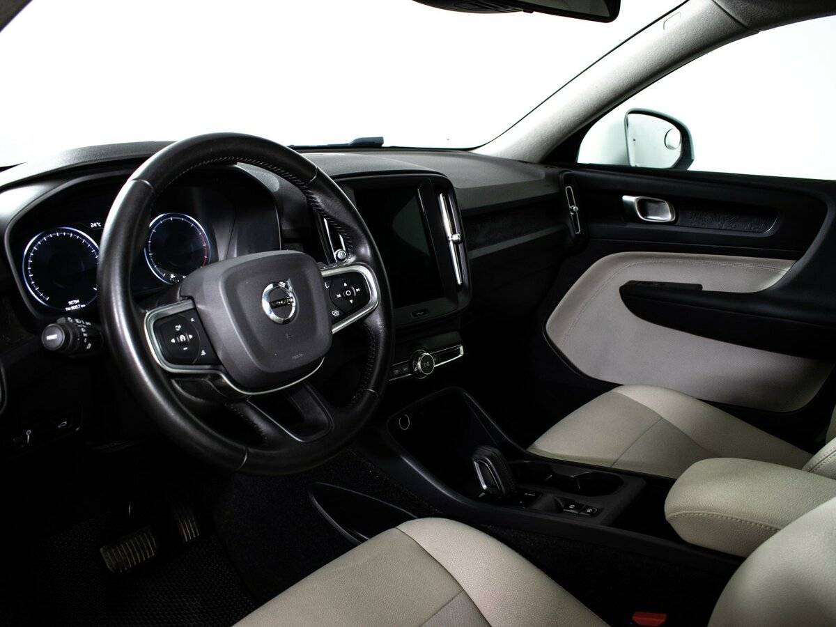 Купить Volvo XC40 с пробегом. Фото: #9