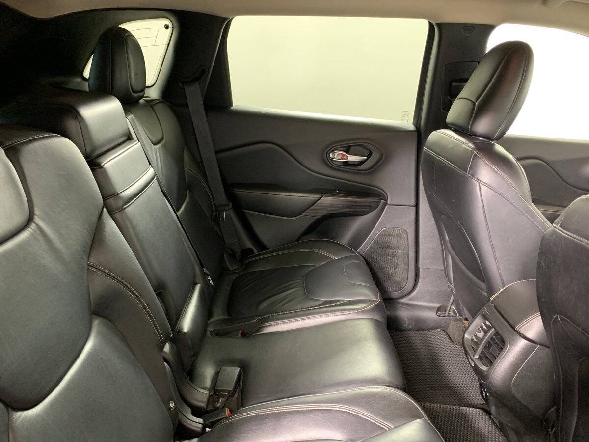 Купить Jeep Cherokee с пробегом. Фото: #16