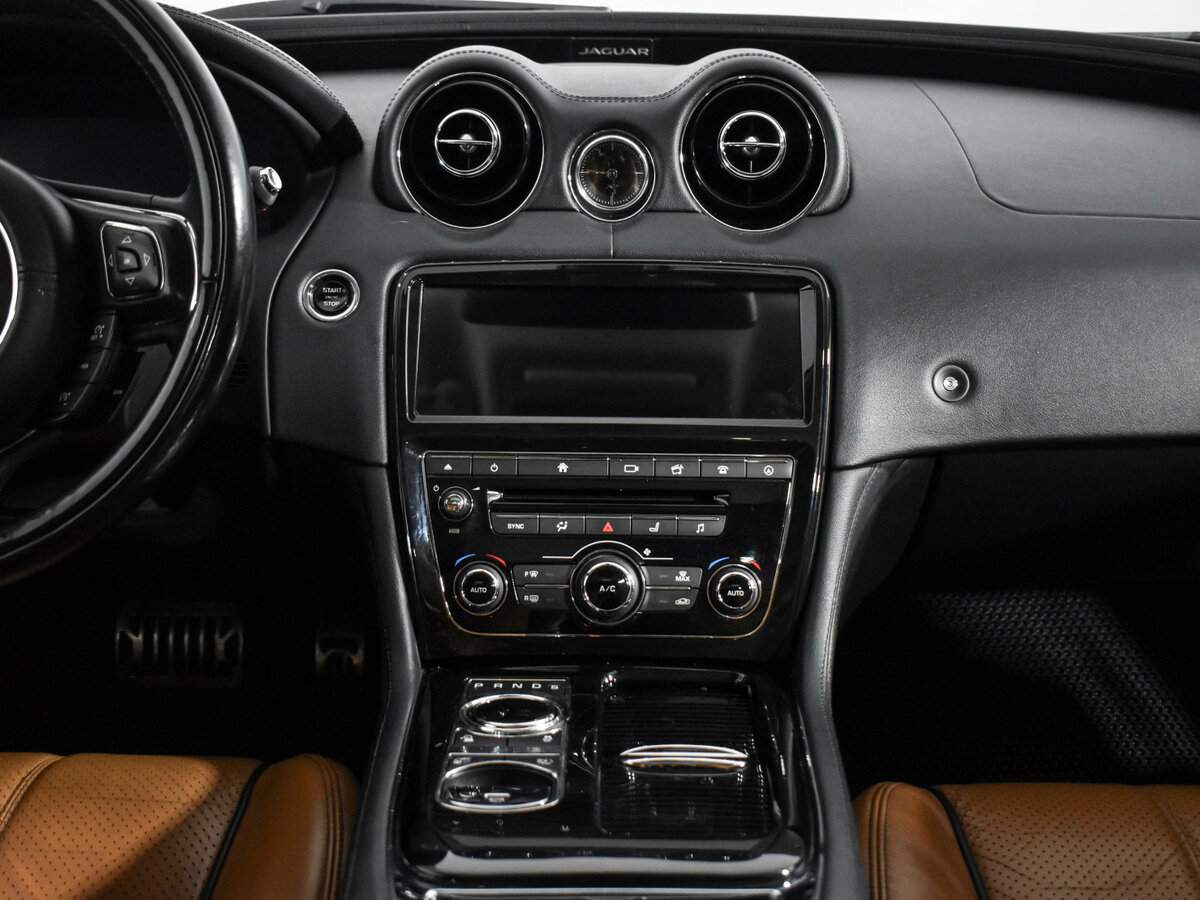 Купить Jaguar XJ с пробегом. Фото: #15