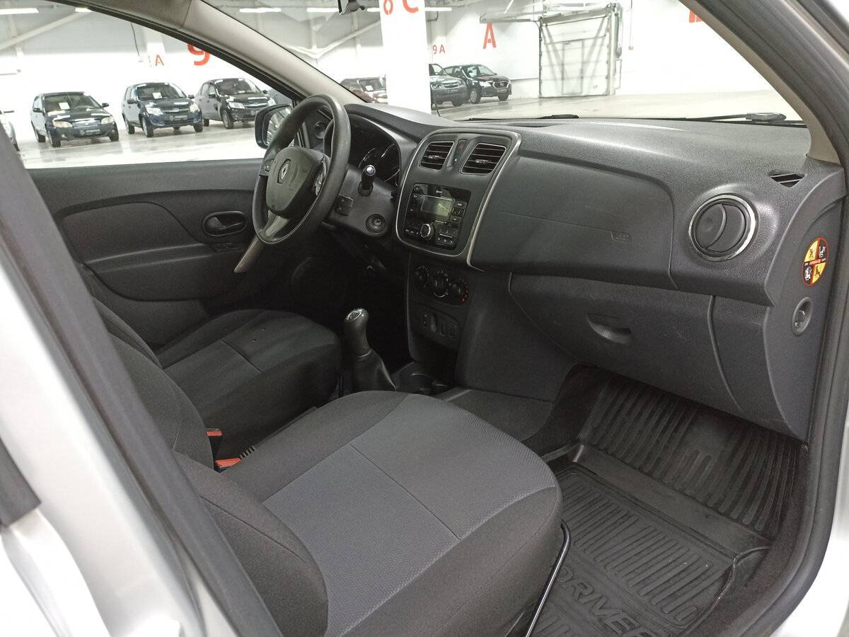 Купить Renault Sandero с пробегом. Фото: #10