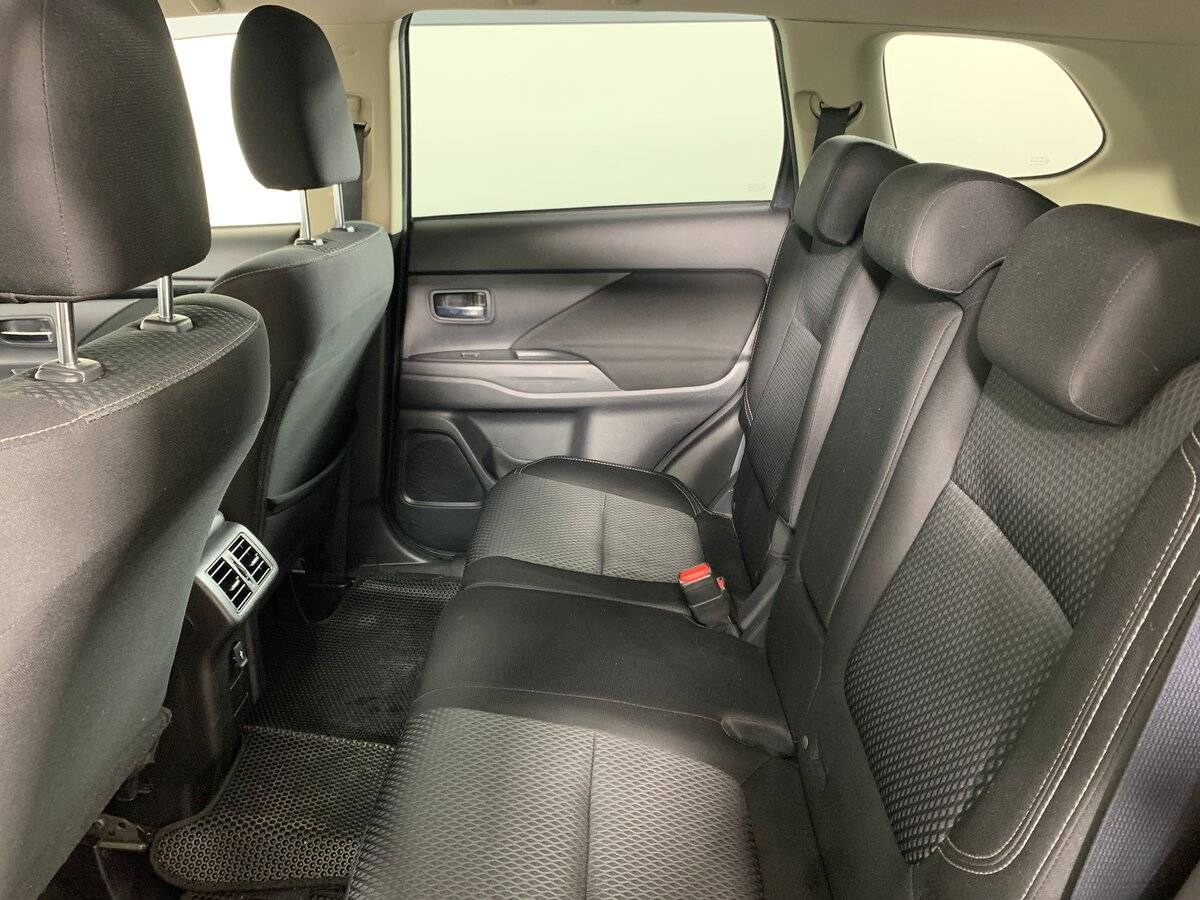 Купить Mitsubishi Outlander с пробегом. Фото: #17
