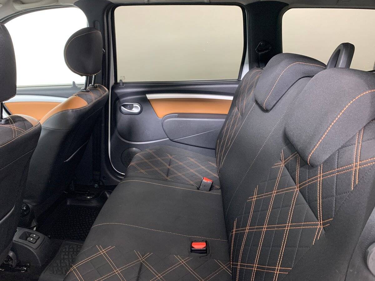 Купить Lada (ВАЗ) Largus с пробегом. Фото: #17